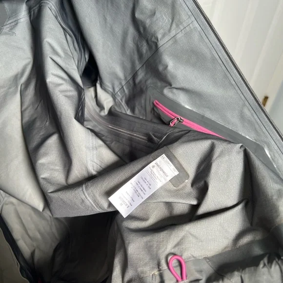 Patagonia super alpine goretex jacket - Picture 9 of 13